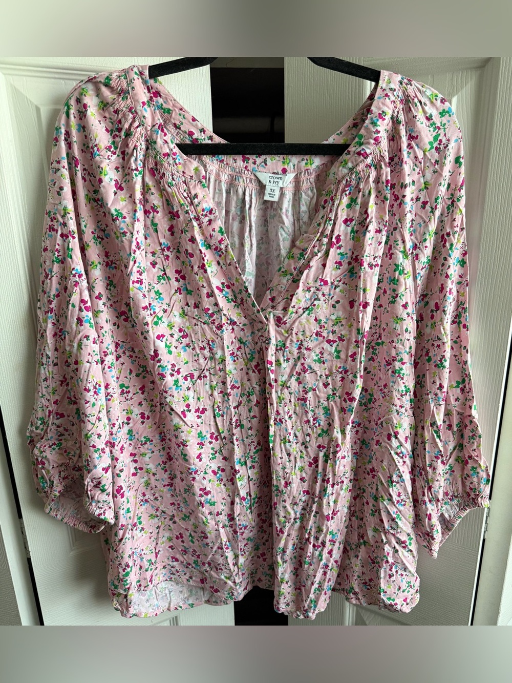 Crown & Ivy Pink Floral V-Neck Peasant Blouse